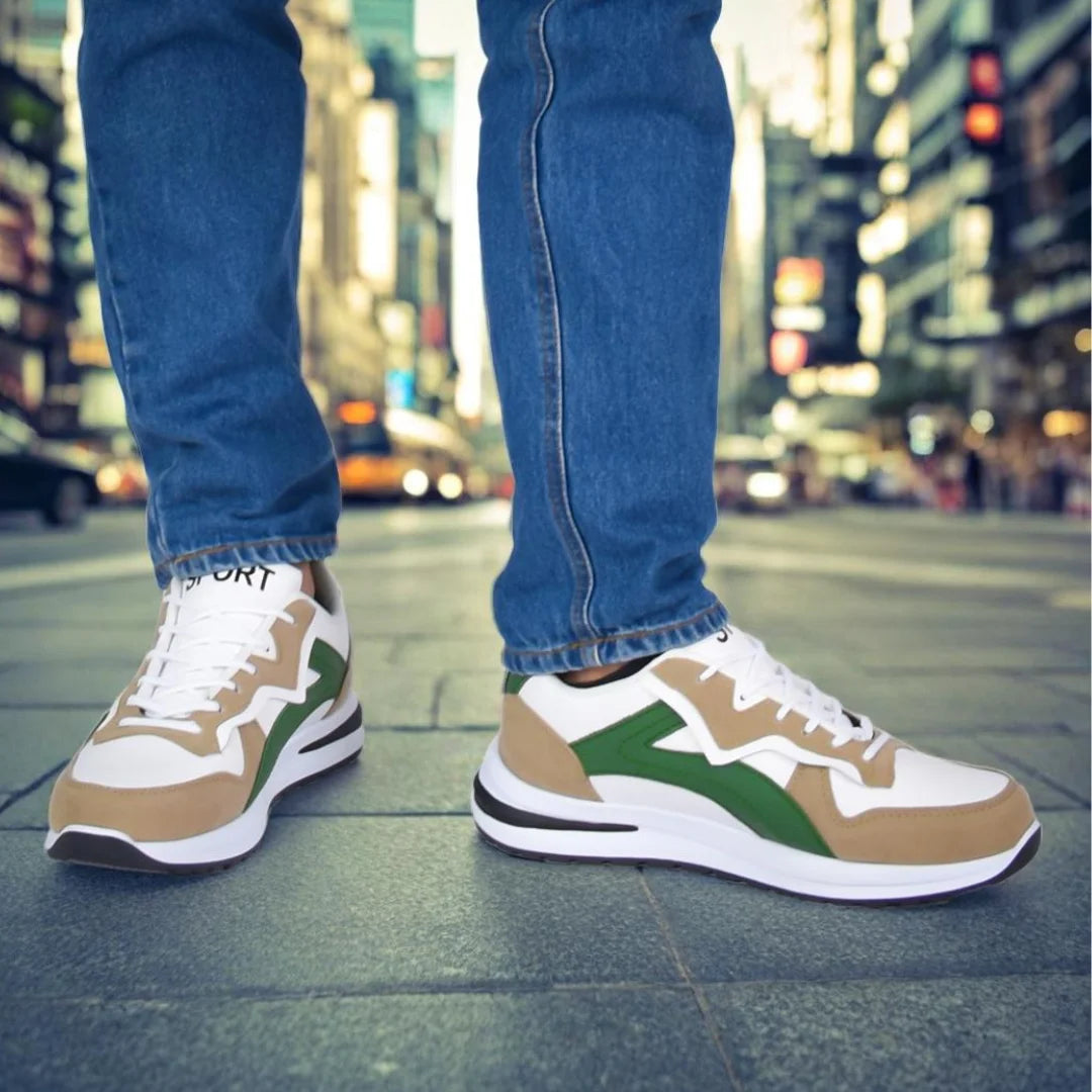 Modelo masculino vistiendo Tenis Suelaviva Rivo en verde desde la rodilla hacia abajo, diseño vibrante moderno, destacando un estilo activo.